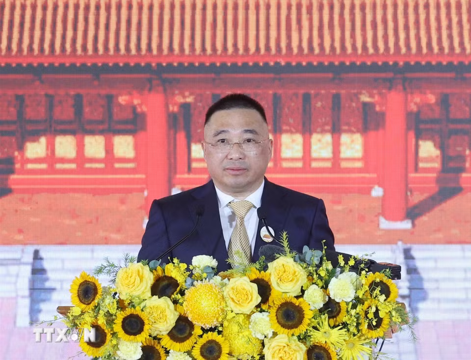 Ông Trần Minh Sơn, Thành viên Hội đồng Sáng lập, Phó Chủ tịch thường trực Tập đoàn Sun Group, đại diện đơn vị thi công phát biểu. (Ảnh: Thống Nhất/TTXVN)
