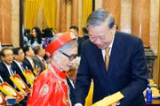 Nhân Kỷ niệm 85 năm Ngày truyền thống người cao tuổi Việt Nam (6/6/1941 - 6/6/2026), chiều 5/6/2026, tại Phủ Chủ tịch, Tổng Bí thư, Chủ tịch nước Tô Lâm gặp mặt 85 người cao tuổi tiêu biểu trong các phong trào thi đua yêu nước giai đoạn 2021 - 2026 trên toàn quốc. (Ảnh: Thống Nhất /TTXVN)