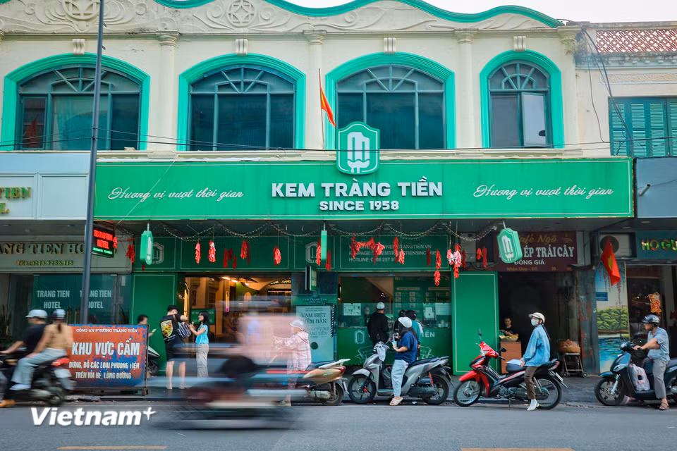 Những ngày giữa tháng 9/2026, không khí tại không gian Kem Tràng Tiền số 35 Tràng Tiền (Cửa Nam, Hà Nội) trở nên nhộn nhịp hơn bao giờ hết. (Ảnh: Hoài Nam/Vietnam+)