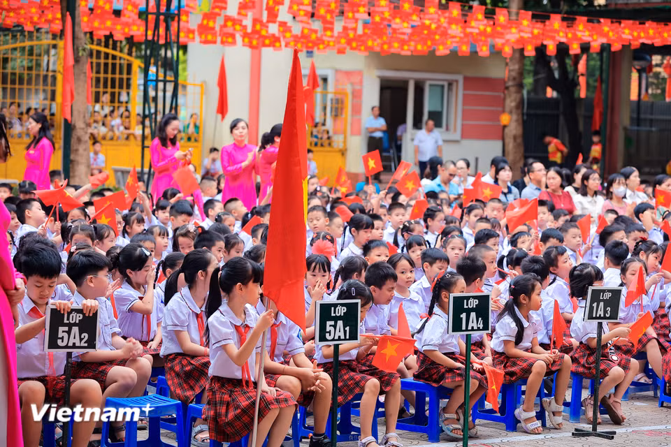 Sáng 5/9, hòa chung không khí rộn rã của hàng triệu học sinh trên khắp cả nước, các trường học tại tổ chức Lễ Khai giảng năm học mới. (Ảnh: Hoài Nam/Vietnam+)