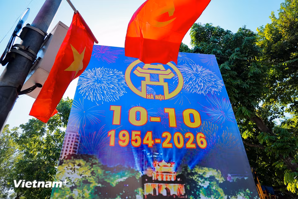 Qua 72 năm xây dựng và phát triển, Hà Nội không ngừng vươn mình mạnh mẽ, giữ vững vị thế là Trái tim của cả nước, thành phố vì hòa bình. (Ảnh: Hoài Nam/Vietnam+)