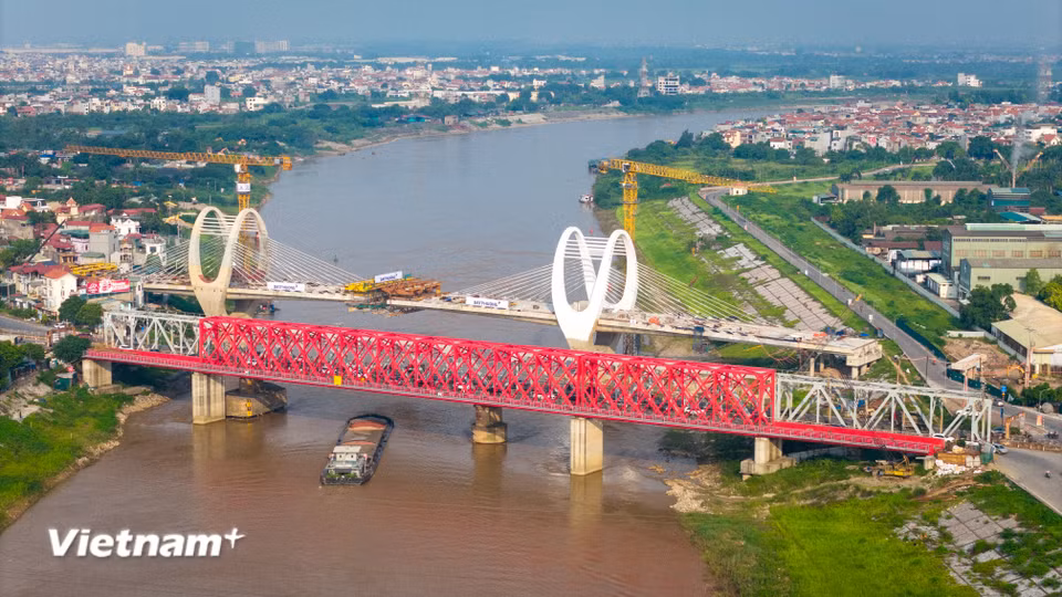 Cầu chính rộng 18,5m, trong khi cầu dẫn rộng 16m. Công trình nằm cách cầu Đuống hiện hữu khoảng 100m về phía hạ lưu. (Ảnh: Hoài Nam/Vietnam+)