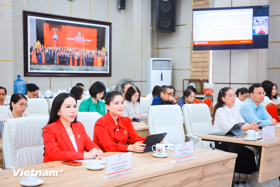 Việc học tập, quán triệt Nghị quyết không chỉ để biết các nội dung của Nghị quyết mà phải “hiểu đúng, hiểu sâu, suy nghĩ nghiêm túc và cùng nhau trao đổi về những vấn đề đặt ra đối với Hội trong một nhiệm kỳ mới.” (Ảnh: Hoài Nam/Vietnam+)
