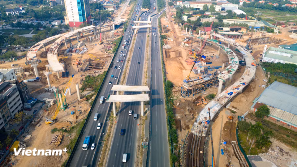 Siêu dự án nút giao Vành đai 3,5 - Đại lộ Thăng Long (xã An Khánh, Hà Nội) đang được gấp rút thi công với hầm chui 4 làn và hệ thống cầu vượt quy mô lớn. (Ảnh: Hoài Nam/Vietnam+)