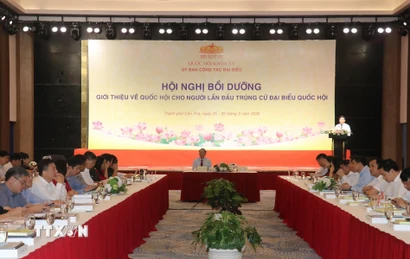 Quang cảnh hội nghị bồi dưỡng, giới thiệu về Quốc hội cho người lần đầu trúng cử đại biểu Quốc hội. (Ảnh: Ngọc Thiện/TTXVN)