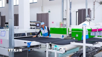 Dây chuyền sản xuất hiện đại ứng dụng khoa học, công nghệ và đổi mới sáng tạo nhằm nâng cao chất lượng sản phẩm tại Khu công nghiệp TMTC thuộc Khu kinh tế cửa khẩu Mộc Bài, xã Bến Cầu, tỉnh Tây Ninh. (Ảnh: Minh Phú/TTXVN)
