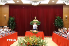 Tổng Bí thư Tô Lâm gặp mặt Ban Thường vụ Trung ương Hội Khuyến học Việt Nam. (Ảnh: Thống Nhất/TTXVN)