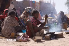 Người tị nạn tại El Fasher, Bắc Darfur, Sudan. (Ảnh: THX/TTXVN)
