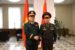 Thiếu tướng Leonid Viktorovich Kasinsky, Tổng cục trưởng Tổng cục Công tác tư tưởng Bộ Quốc phòng Cộng hòa Belarus chủ trì lễ đón Đại tướng Nguyễn Trọng Nghĩa, Ủy viên Bộ Chính trị, Bí thư Trung ương Đảng, Ủy viên Thường vụ Quân ủy Trung ương, Chủ nhiệm Tổng cục Chính trị Quân đội Nhân dân Việt Nam. (Ảnh: Văn Hiếu/TTXVN)