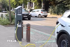 Một trạm sạc xe ôtô điện tại đường Wolvendael, quận Uccle, Brussels (Bỉ). (Ảnh: Hương Giang/TTXVN)
