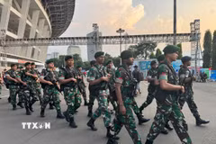 Lực lượng an ninh được triển khai để đảm bảo an toàn cho trận U23 Việt Nam-U23 Indonesia. (Ảnh: Đỗ Quyên/TTXVN)