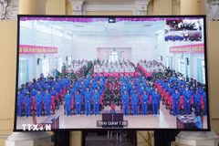 Các bị cáo nghe tuyên án tại điểm cầu thành phần của phiên tòa tại Trại tạm giam Chí Hòa (T30). (Ảnh: Hồng Đạt/TTXVN)