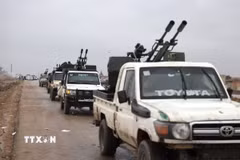 Các lực lượng quân đội Syria được triển khai tại thị trấn Deir Hafer, tỉnh Aleppo ngày 17/1/2026. (Ảnh: THX/TTXVN)