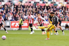 Bruno đá hỏng penalty khiến Manchester United bại trận. (Nguồn: PA)