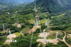 Đường điện thuộc dự án đường dây 500kV Monsoon – Thạnh Mỹ (đoạn trên lãnh thổ Việt Nam). (Ảnh: TTXVN phát)
