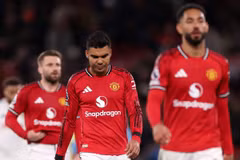 Manchester United thua Leeds ngay tại Old Trafford.