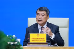 Thủ tướng Lê Minh Hưng gặp, trao đổi với các doanh nghiệp Trung Quốc đang đầu tư tại Việt Nam. (Ảnh: Dương Giang/TTXVN)