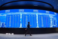 Bảng chỉ số chứng khoán tại tỉnh sàn giao dịch ở Hong Kong (Trung Quốc). (Ảnh: THX/TTXVN)