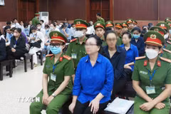 Bị cáo Trương Mỹ Lan cùng các đồng phạm trong vụ án liên quan Tập đoàn Vạn Thịnh Phát tại phiên tòa ngày 25/3/2025. (Ảnh: Hồng Giang/TTXVN)