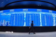 Bảng chỉ số chứng khoán tại tỉnh sàn giao dịch ở Hong Kong (Trung Quốc). (Ảnh: THX/TTXVN)