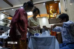 Cử tri bỏ phiếu trong giai đoạn 3 của cuộc tổng tuyển cử tại Yangon, Myanmar, ngày 25/1/2026. (Ảnh: THX/TTXVN)