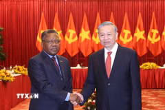 Tổng Bí thư Tô Lâm tiếp Ủy viên Bộ Chính trị Đảng Phong trào Nhân dân Giải phóng Angola (MPLA) Jorge Inocenio Dombolo sang dự Lễ kỷ niệm 50 năm Ngày Giải phóng miền Nam, thống nhất đất nước (Thành phố Hồ Chí Minh, 29/4/2025). (Ảnh: Thống Nhất/TTXVN)