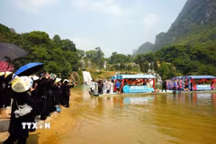 Chương trình “Giao lưu cư dân biên giới Việt Nam-Trung Quốc năm 2026 - Liên hoan tiếng hát dân ca trên sông biên giới" diễn ra vào tháng 6/2026. (Ảnh minh họa: Chu Hiệu/TTXVN)