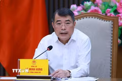Thủ tướng Lê Minh Hưng làm việc với lãnh đạo Bộ Y tế và các bộ về dự thảo sửa đổi, bổ sung một số điều của luật trong lĩnh vực y tế. (Ảnh: Dương Giang/TTXVN)