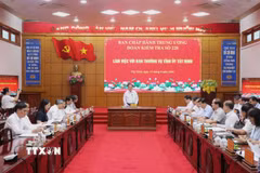 Quang cảnh buổi làm việc của Đoàn Kiểm tra, giám sát của Bộ Chính trị với Ban Thường vụ Tỉnh ủy Tây Ninh. (Ảnh: Bùi Giang/TTXVN)