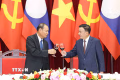 Thường trực Ban Bí thư Trần Cẩm Tú chủ trì Tiệc chiêu đãi Thường trực Ban Bí thư Trung ương Đảng Nhân dân Cách mạng Lào Vilay Lakhamphong. (Ảnh: Phương Hoa/TTXVN)