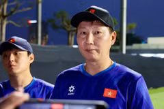 HLV Kim Sang-sik trả lời báo chí trước trận gặp Malaysia. (Nguồn: VFF)