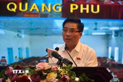 Phó Chủ tịch Quốc hội Nguyễn Doãn Anh, Đại biểu Quốc hội khóa XVI tỉnh Thanh Hóa trả lời các kiến nghị của cử tri. (Ảnh: Hoa Mai/TTXVN)