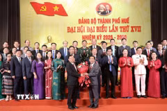 Ban Chấp hành Đảng bộ Thành phố Huế khóa XVII, nhiệm kỳ 2025-2030 ra mắt Đại hội. (Ảnh: Nguyên Lý/TTXVN)