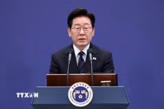Tổng thống Hàn Quốc Lee Jae Myung phát biểu tại cuộc họp báo ở Seoul. (Ảnh: Yonhap/TTXVN phát)