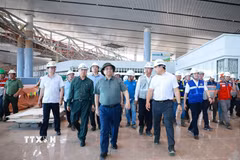 Thủ tướng Phạm Minh Chính kiểm tra thi công dự án Cảng hàng không quốc tế Long Thành (Đồng Nai). (Ảnh: Dương Giang/TTXVN)