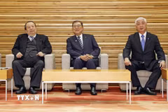 Thủ tướng Nhật Bản Shigeru Ishiba (giữa) tại cuộc họp Nội các ở Tokyo sáng 21/10/2025. (Ảnh: Kyodo/TTXVN)