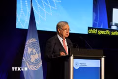 Tổng thư ký Liên hợp quốc António Guterres phát biểu khai mạc cuộc đối thoại. (Ảnh: Anh Hiển/TTXVN)