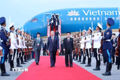 Lễ đón Tổng Bí thư Tô Lâm tại Sân bay quốc tế Bình Nhưỡng. (Ảnh: Thống Nhất/TTXVN)
