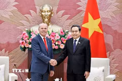 Chủ tịch Quốc hội Trần Thanh Mẫn tiếp Đại sứ Canada tại Việt Nam Jim Nickel. (Ảnh: Doãn Tấn/TTXVN)