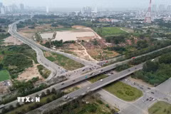 Đoạn đường Lê Quang Đạo kéo dài có điểm đầu giao với Đại lộ Thăng Long. (Ảnh: Quốc Khánh/TTXVN)