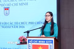 Bà Hà Thanh, Chủ tịch Liên hiệp các tổ chức hữu nghị Thành phố Hồ Chí Minh, phát biểu tại chương trình. (Ảnh: Xuân Khu/TTXVN)