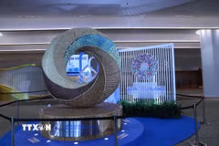 Biểu tượng Hội nghị thường niên Quỹ Tiền tệ Quốc tế (IMF) và Ngân hàng Thế giới (WB) năm 2026 bên trong tòa nhà Trung tâm Hội nghị Quốc gia Queen Sirikit ở thủ đô Bangkok. (Ảnh: Trang Nhung/TTXVN)