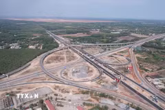 Nút giao Long Thành là nút giao lớn, quan trọng nhất trên cao tốc Biên Hòa-Vũng Tàu. (Ảnh: Công Phong/TTXVN)