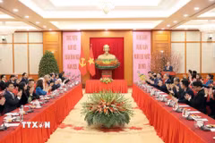 Tổng Bí thư Tô Lâm gặp mặt Đoàn kiều bào tiêu biểu tham dự Chương trình Xuân Quê hương 2026. (Ảnh: An Đăng/TTXVN)