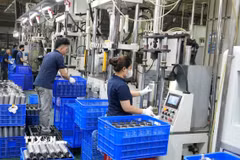 Dây chuyền sản xuất ứng dụng robot tự động của Công ty TNHH CAYI Technology Việt Nam, Khu công nghiệp Yên Phong II-C, tỉnh Bắc Ninh. (Ảnh: Đồng Thúy/TTXVN)