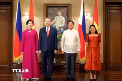Tổng Bí thư, Chủ tịch nước Tô Lâm và Phu nhân cùng Tổng thống Philippines Ferdinand Romualdez Marcos Jr. và Phu nhân chụp ảnh chung. (Ảnh: Thống Nhất/TTXVN)