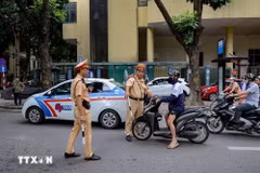 Xử lý nghiêm học sinh vi phạm an toàn giao thông, làm rõ trách nhiệm người giao xe. (Ảnh: Quốc Lũy/TTXVN)