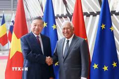Chủ tịch Hội đồng châu Âu Antonio Costa đón Tổng Bí thư, Chủ tịch nước Tô Lâm. (Ảnh: Thống Nhất/TTXVN)