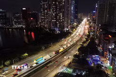 Các phương tiện nhích từng chút trên đường vành đai 3 trên cao hướng từ Trung tâm thành phố ra cửa ngõ phía Nam. (Ảnh: Quốc Khánh/TTXVN)