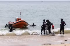Chìm thuyền chở khoảng 100 người ngoài khơi Senegal